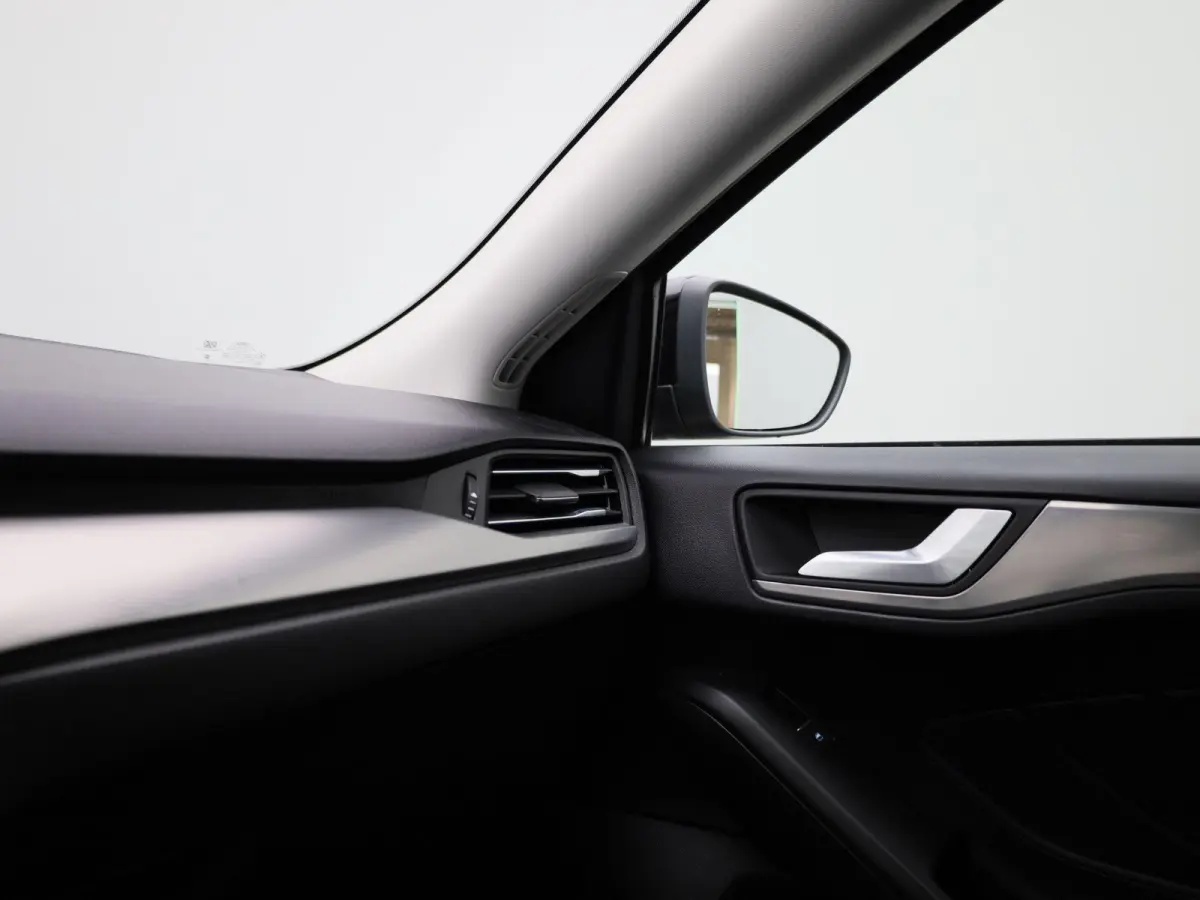 1.0 EcoBoost Hybrid Titanium | Navigatie | Groot scherm | Apple Carplay / Android Auto | Climate Control | Cruise Control | Parkeersensoren | DAB | Bluetooth |