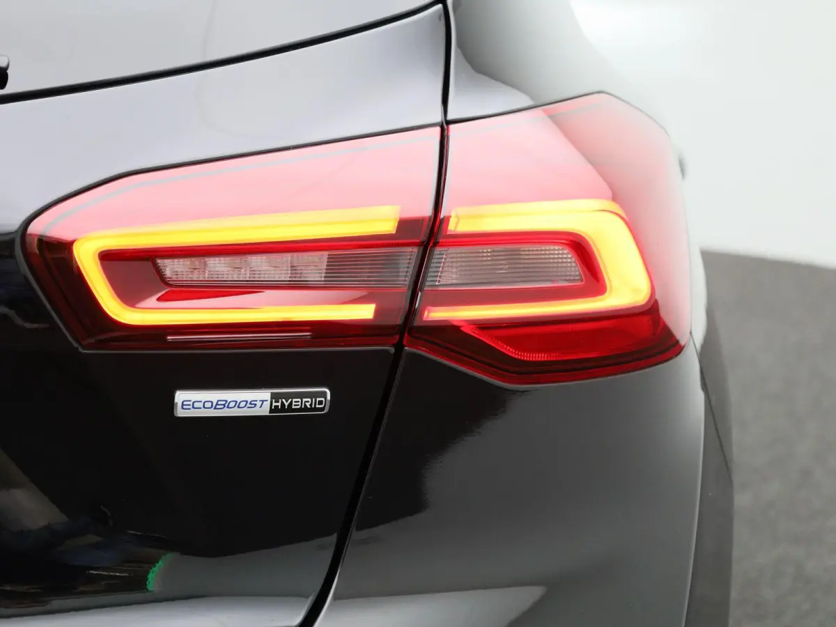 1.0 EcoBoost Hybrid Titanium | Navigatie | Groot scherm | Apple Carplay / Android Auto | Climate Control | Cruise Control | Parkeersensoren | DAB | Bluetooth |