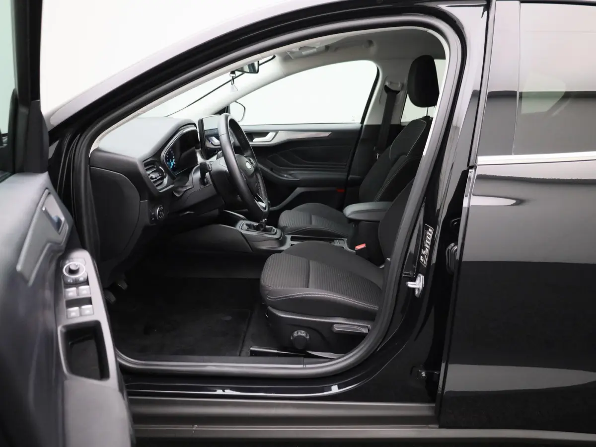 1.0 EcoBoost Hybrid Titanium | Navigatie | Groot scherm | Apple Carplay / Android Auto | Climate Control | Cruise Control | Parkeersensoren | DAB | Bluetooth |