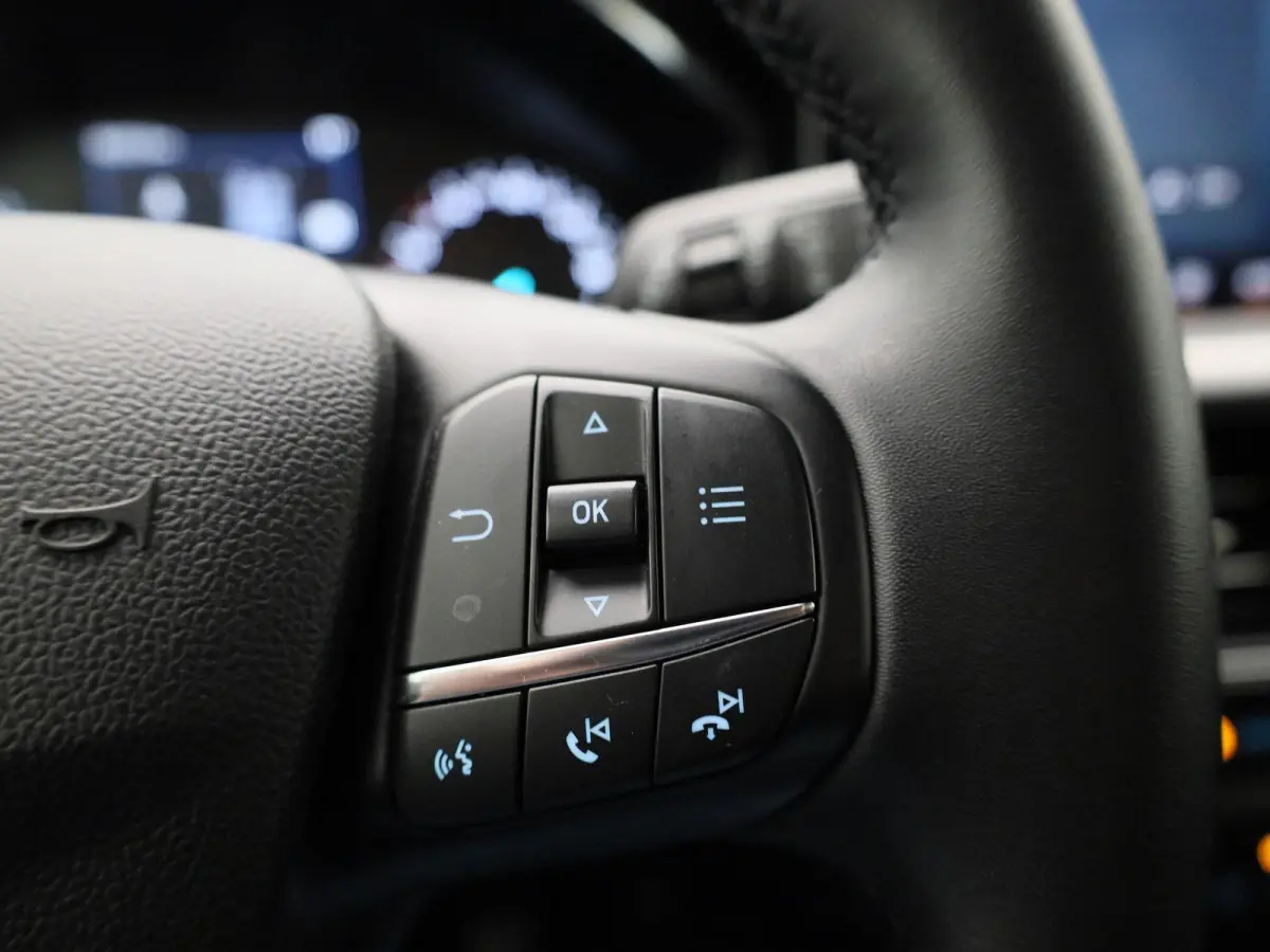1.0 EcoBoost Hybrid Titanium | Navigatie | Groot scherm | Apple Carplay / Android Auto | Climate Control | Cruise Control | Parkeersensoren | DAB | Bluetooth |