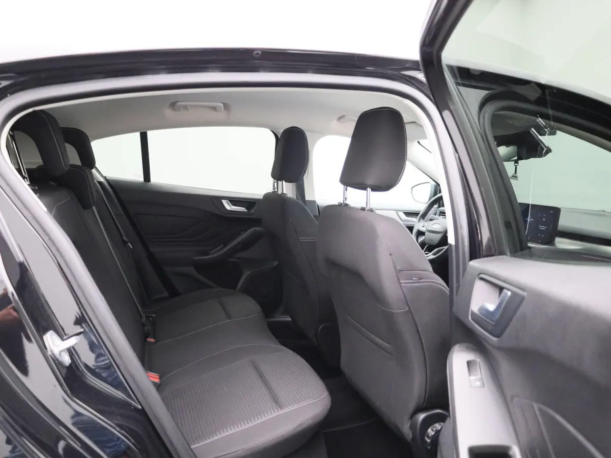 1.0 EcoBoost Hybrid Titanium | Navigatie | Groot scherm | Apple Carplay / Android Auto | Climate Control | Cruise Control | Parkeersensoren | DAB | Bluetooth |