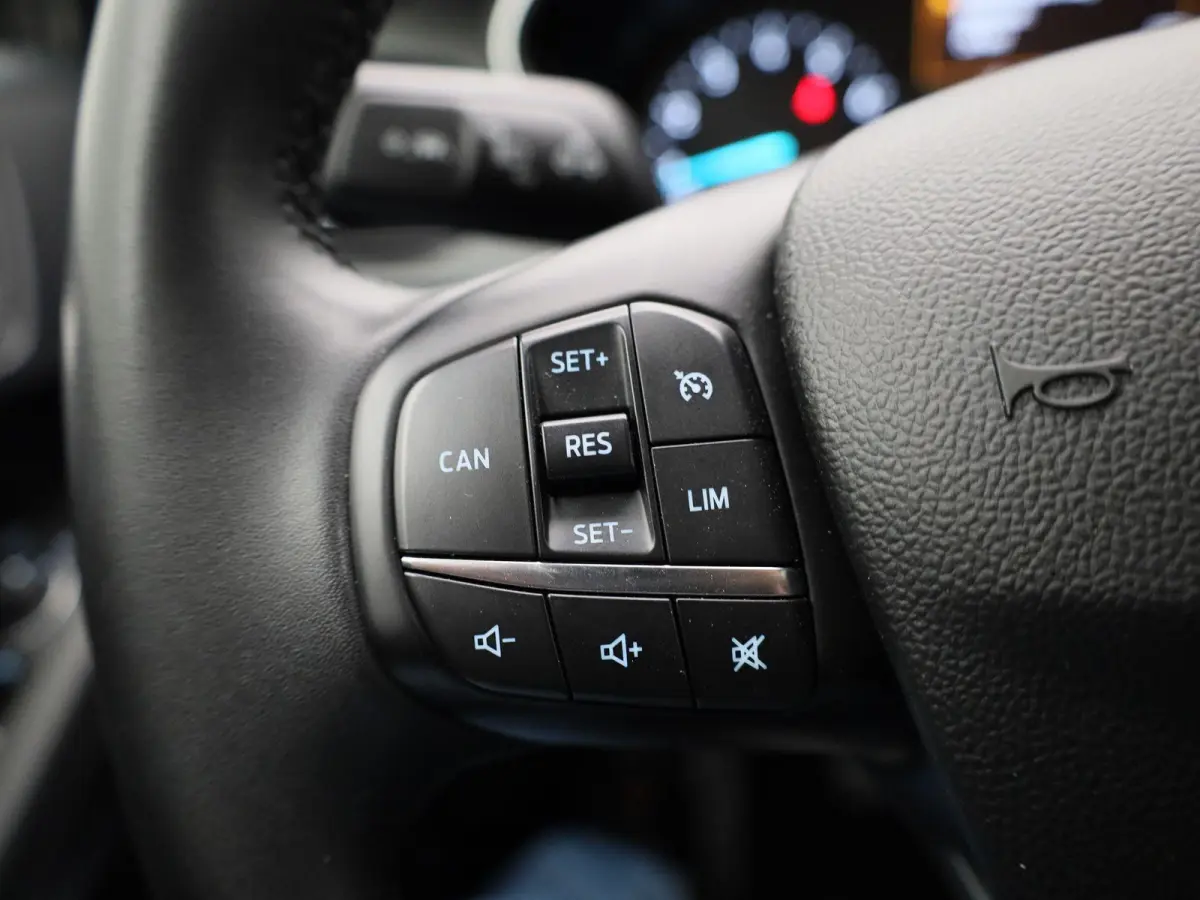 1.0 EcoBoost Hybrid Titanium | Navigatie | Groot scherm | Apple Carplay / Android Auto | Climate Control | Cruise Control | Parkeersensoren | DAB | Bluetooth |