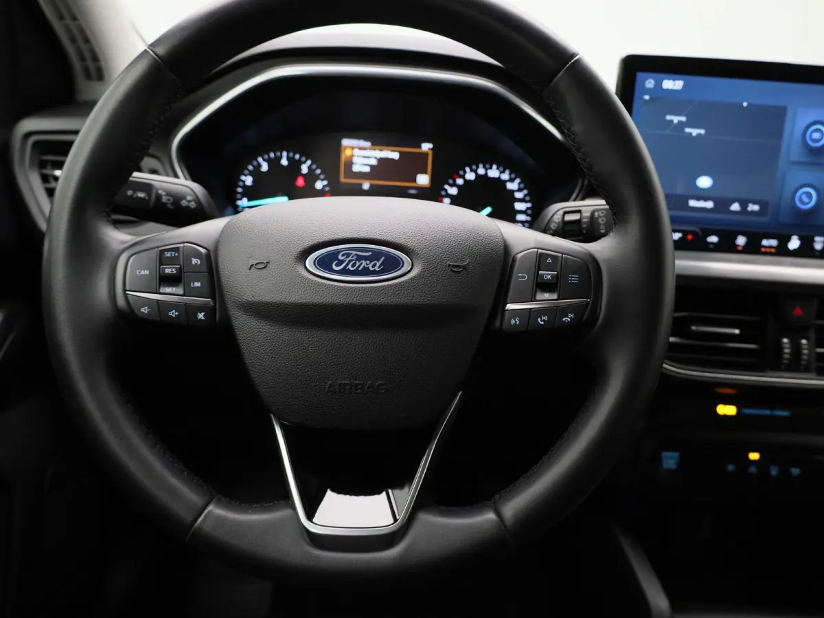 1.0 EcoBoost Hybrid Titanium | Navigatie | Groot scherm | Apple Carplay / Android Auto | Climate Control | Cruise Control | Parkeersensoren | DAB | Bluetooth |