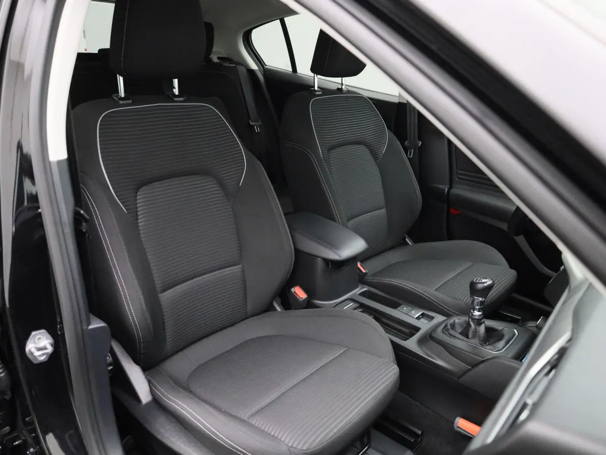 1.0 EcoBoost Hybrid Titanium | Navigatie | Groot scherm | Apple Carplay / Android Auto | Climate Control | Cruise Control | Parkeersensoren | DAB | Bluetooth |