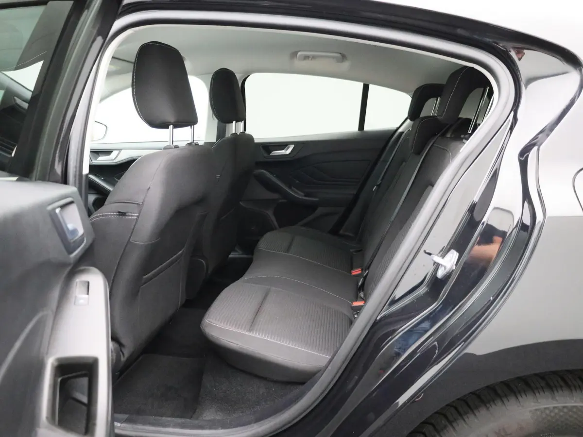 1.0 EcoBoost Hybrid Titanium | Navigatie | Groot scherm | Apple Carplay / Android Auto | Climate Control | Cruise Control | Parkeersensoren | DAB | Bluetooth |