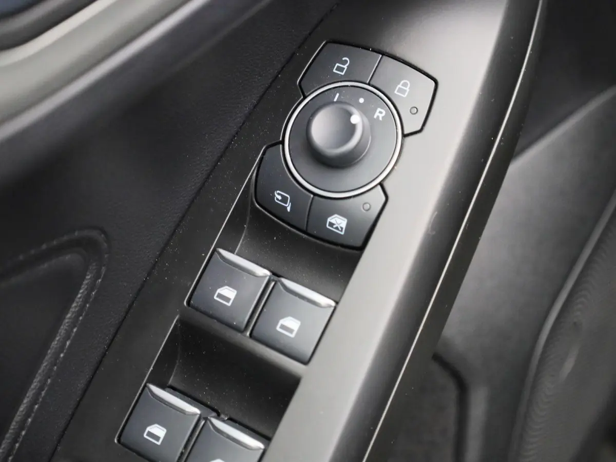 1.0 EcoBoost Hybrid Titanium | Navigatie | Groot scherm | Apple Carplay / Android Auto | Climate Control | Cruise Control | Parkeersensoren | DAB | Bluetooth |
