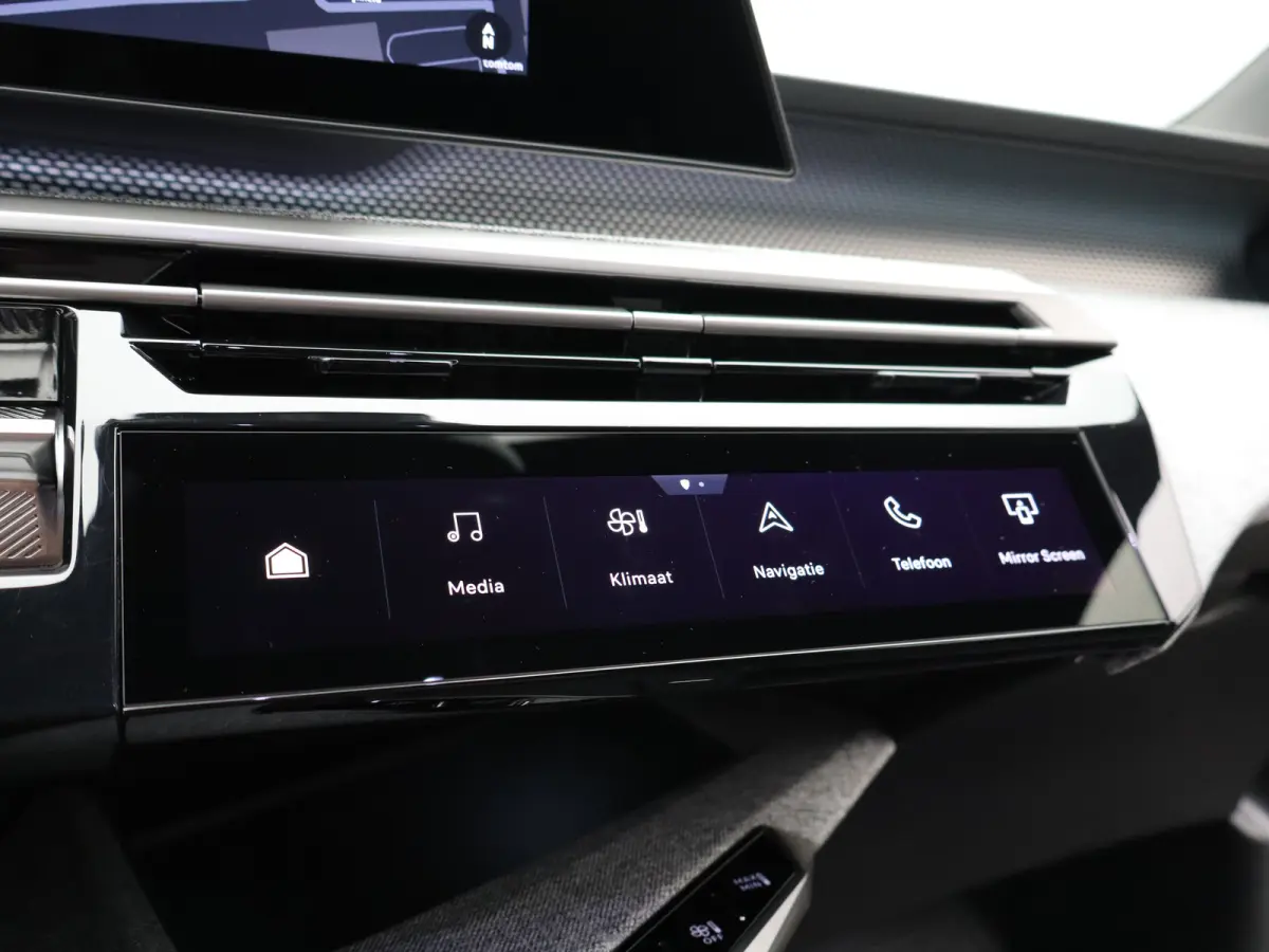 1.2 Hybrid 145 GT | Draadloze Carplay | Camera | Stoelverwarming | Stuurwielverwarming | PDC V+A | Keyless | Cruise Control Adaptief | 19" Lichtmetalen Velgen | Navigatie