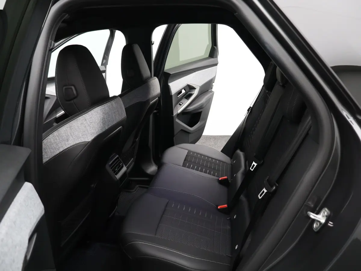1.2 Hybrid 145 GT | Draadloze Carplay | Camera | Stoelverwarming | Stuurwielverwarming | PDC V+A | Keyless | Cruise Control Adaptief | 19" Lichtmetalen Velgen | Navigatie