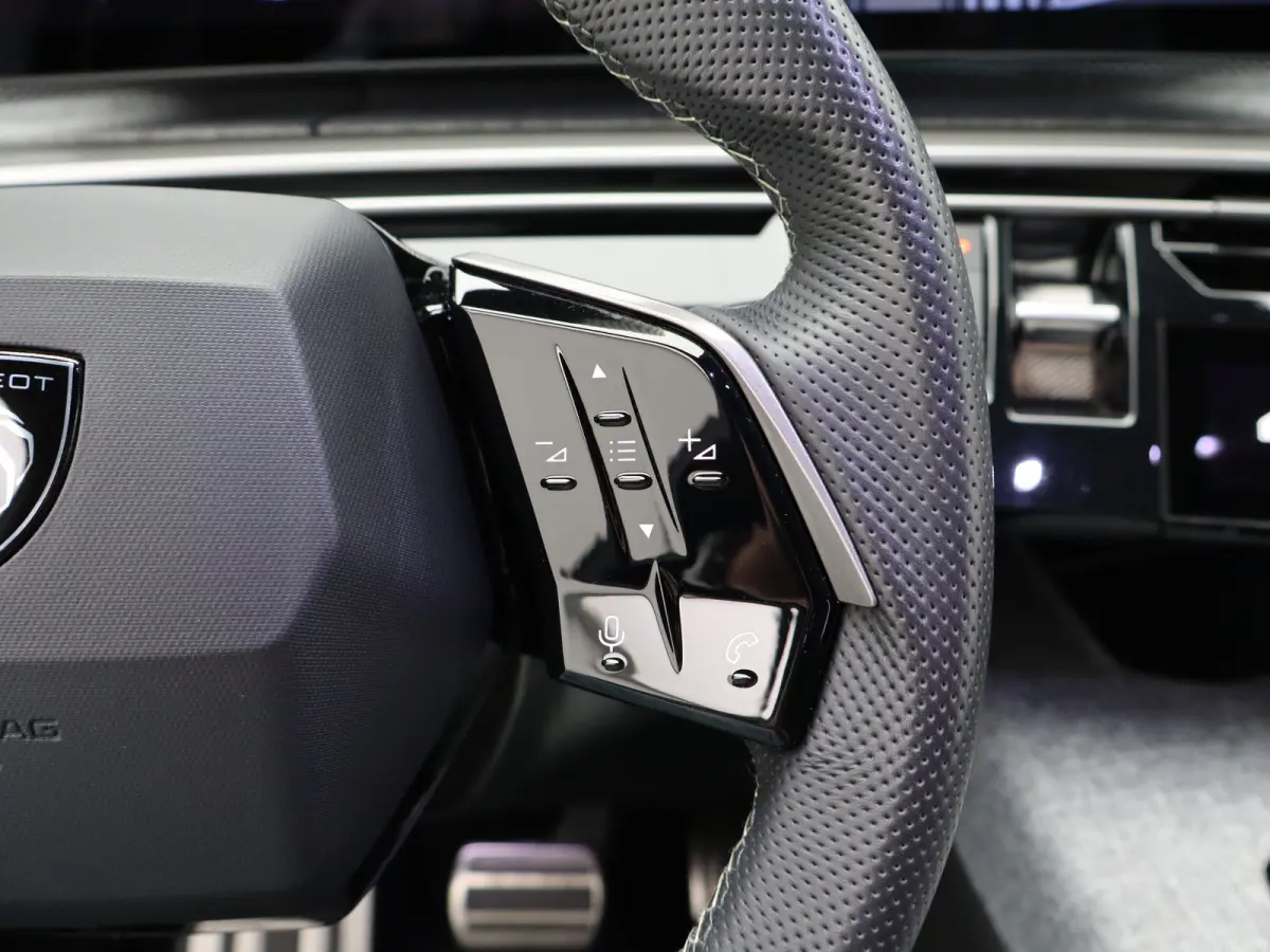 1.2 Hybrid 145 GT | Draadloze Carplay | Camera | Stoelverwarming | Stuurwielverwarming | PDC V+A | Keyless | Cruise Control Adaptief | 19" Lichtmetalen Velgen | Navigatie