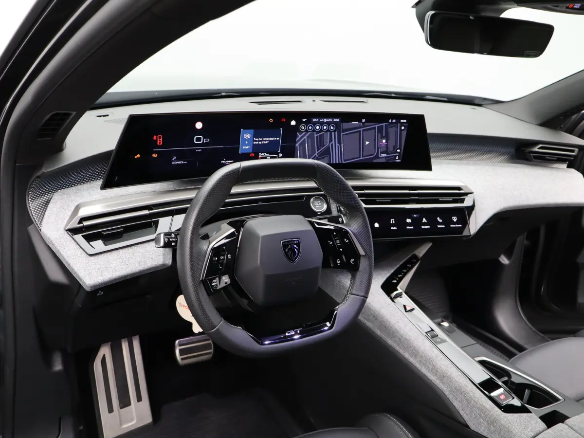 1.2 Hybrid 145 GT | Draadloze Carplay | Camera | Stoelverwarming | Stuurwielverwarming | PDC V+A | Keyless | Cruise Control Adaptief | 19" Lichtmetalen Velgen | Navigatie
