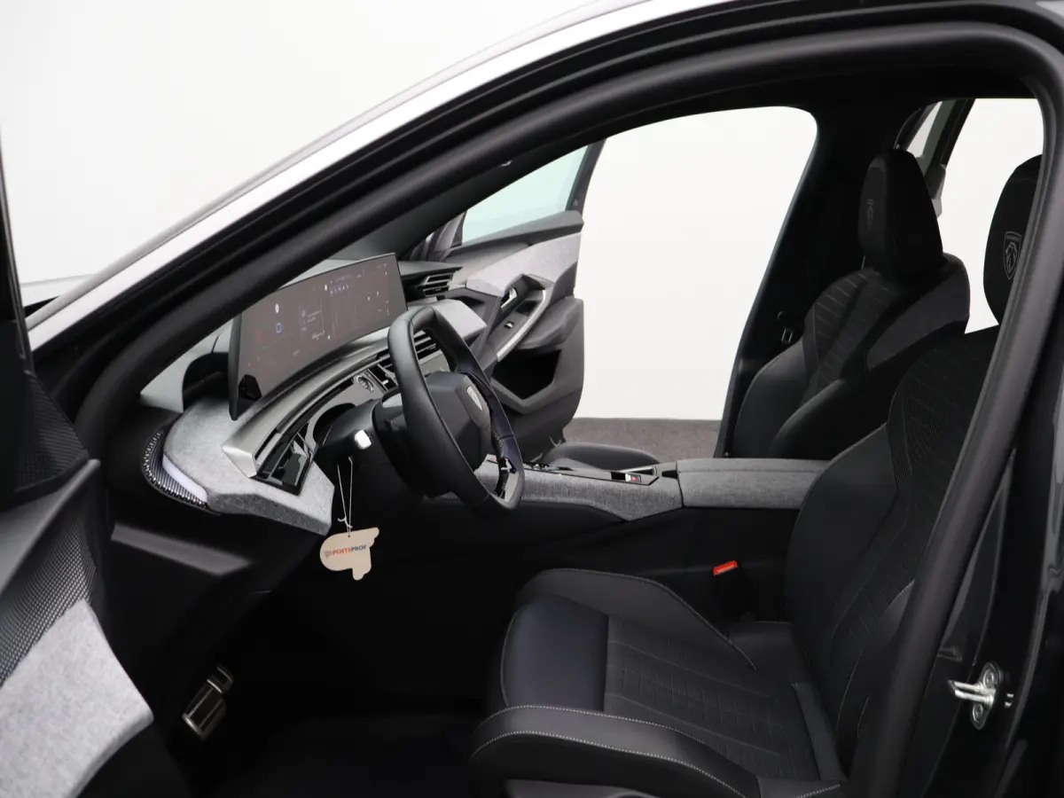 1.2 Hybrid 145 GT | Draadloze Carplay | Camera | Stoelverwarming | Stuurwielverwarming | PDC V+A | Keyless | Cruise Control Adaptief | 19" Lichtmetalen Velgen | Navigatie