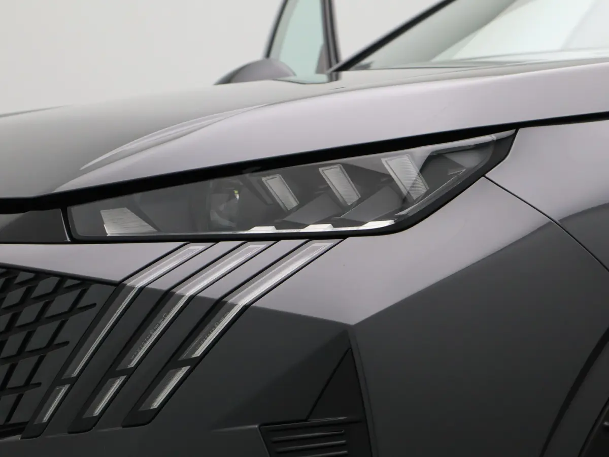 1.2 Hybrid 145 GT | Draadloze Carplay | Camera | Stoelverwarming | Stuurwielverwarming | PDC V+A | Keyless | Cruise Control Adaptief | 19" Lichtmetalen Velgen | Navigatie