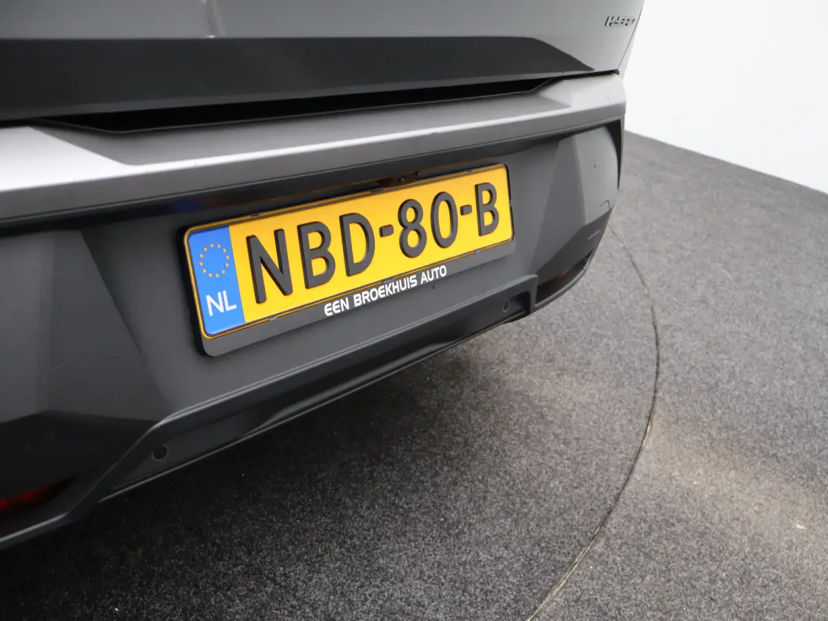 1.2 Hybrid 145 GT | Draadloze Carplay | Camera | Stoelverwarming | Stuurwielverwarming | PDC V+A | Keyless | Cruise Control Adaptief | 19" Lichtmetalen Velgen | Navigatie