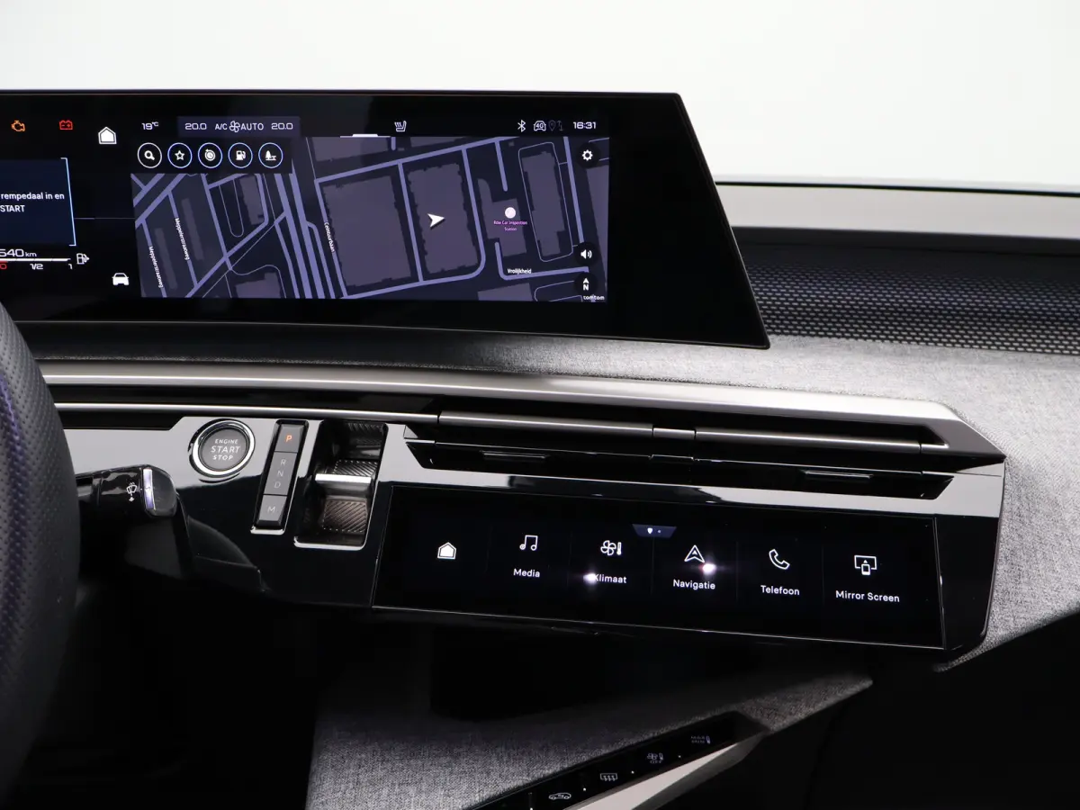 1.2 Hybrid 145 GT | Draadloze Carplay | Camera | Stoelverwarming | Stuurwielverwarming | PDC V+A | Keyless | Cruise Control Adaptief | 19" Lichtmetalen Velgen | Navigatie
