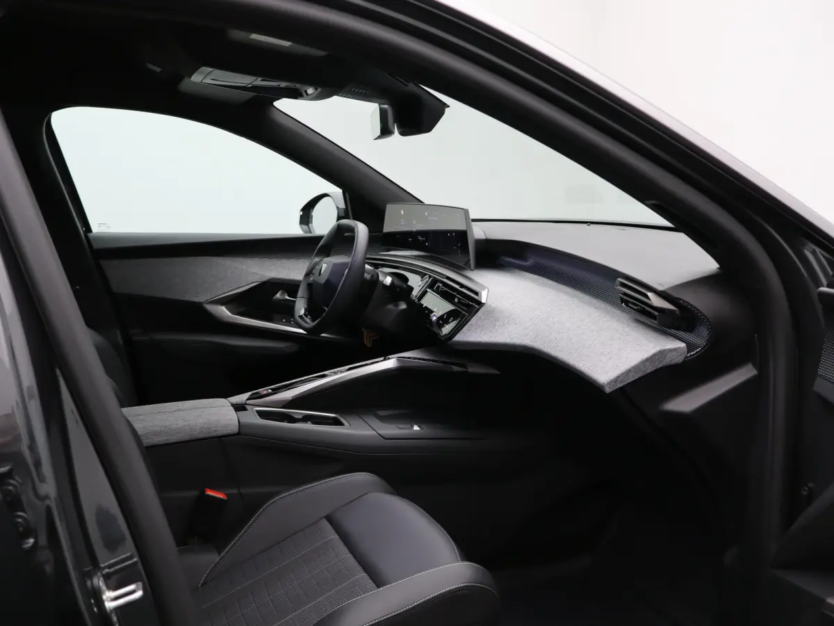 1.2 Hybrid 145 GT | Draadloze Carplay | Camera | Stoelverwarming | Stuurwielverwarming | PDC V+A | Keyless | Cruise Control Adaptief | 19" Lichtmetalen Velgen | Navigatie