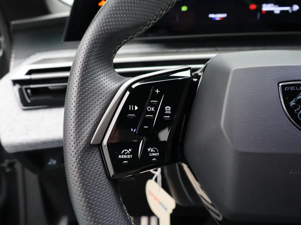 1.2 Hybrid 145 GT | Draadloze Carplay | Camera | Stoelverwarming | Stuurwielverwarming | PDC V+A | Keyless | Cruise Control Adaptief | 19" Lichtmetalen Velgen | Navigatie