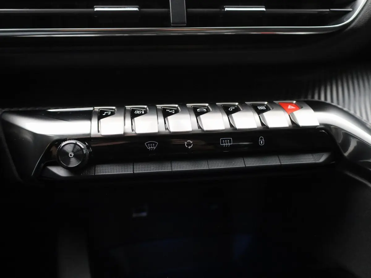1.2 PureTech Active Pack Business | Navigatie | Trekhaak | Virtual cockpit | Climate control | Cruise control | Bluetooth | Apple carplay / Android auto | Camera