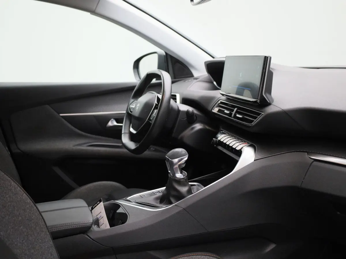 1.2 PureTech Active Pack Business | Navigatie | Trekhaak | Virtual cockpit | Climate control | Cruise control | Bluetooth | Apple carplay / Android auto | Camera