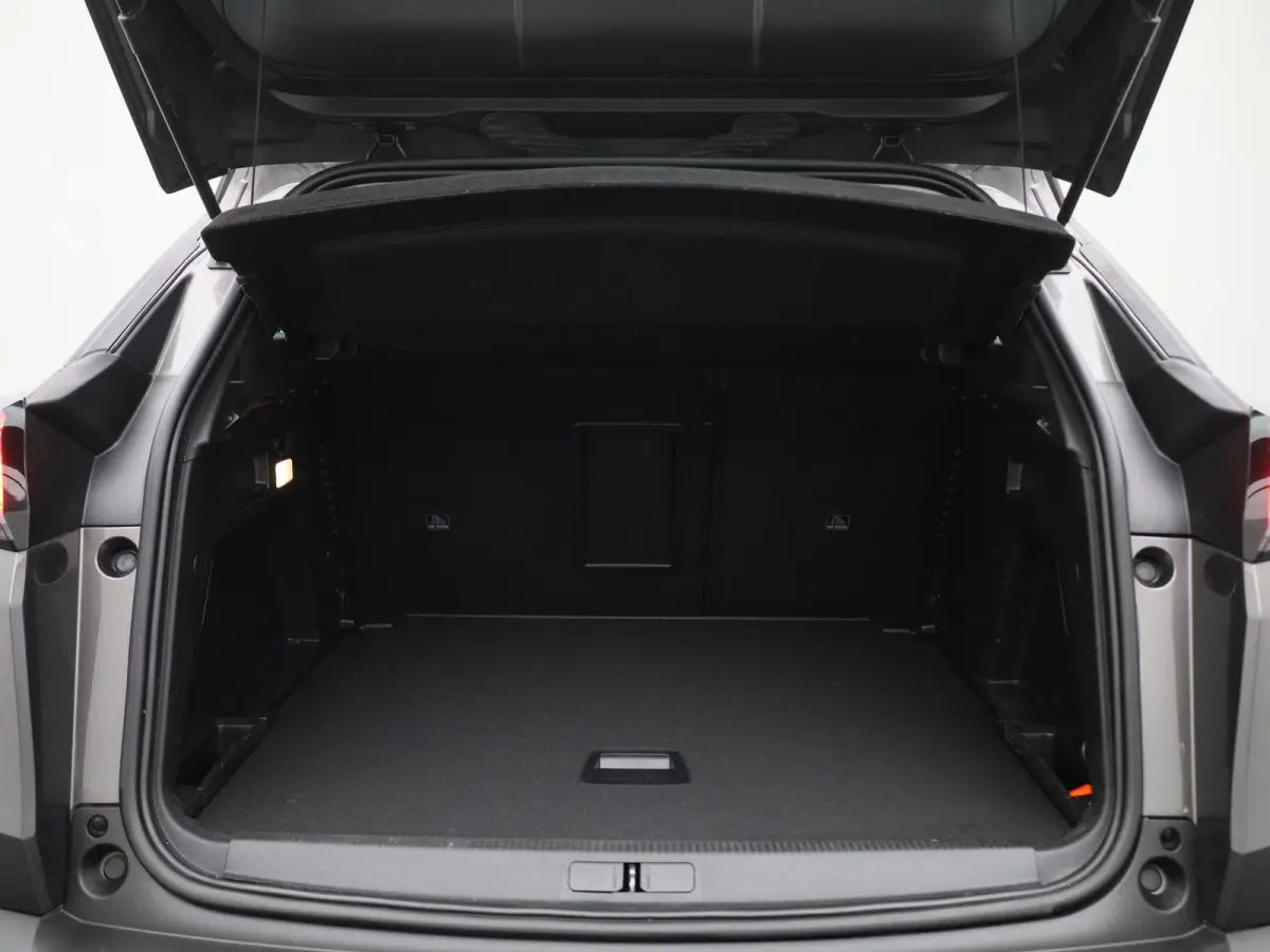 1.2 PureTech Active Pack Business | Navigatie | Trekhaak | Virtual cockpit | Climate control | Cruise control | Bluetooth | Apple carplay / Android auto | Camera