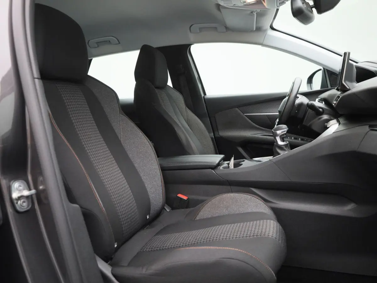 1.2 PureTech Active Pack Business | Navigatie | Trekhaak | Virtual cockpit | Climate control | Cruise control | Bluetooth | Apple carplay / Android auto | Camera