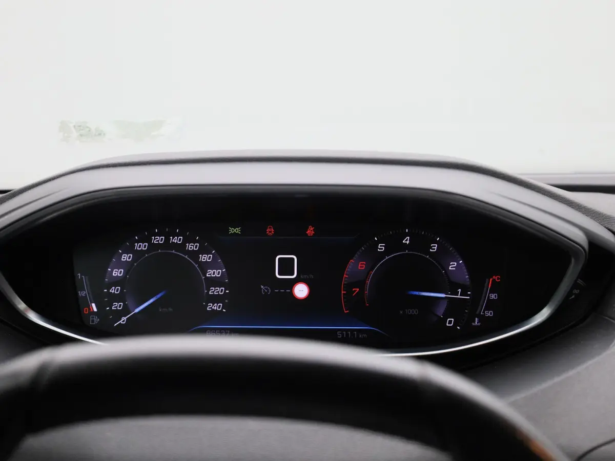 1.2 PureTech Active Pack Business | Navigatie | Trekhaak | Virtual cockpit | Climate control | Cruise control | Bluetooth | Apple carplay / Android auto | Camera
