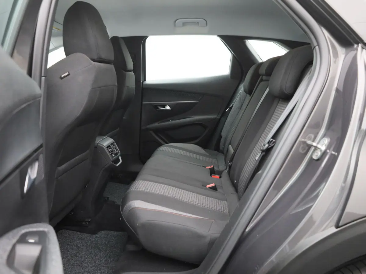 1.2 PureTech Active Pack Business | Navigatie | Trekhaak | Virtual cockpit | Climate control | Cruise control | Bluetooth | Apple carplay / Android auto | Camera
