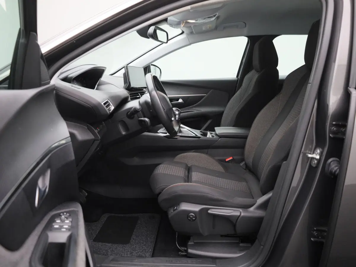1.2 PureTech Active Pack Business | Navigatie | Trekhaak | Virtual cockpit | Climate control | Cruise control | Bluetooth | Apple carplay / Android auto | Camera