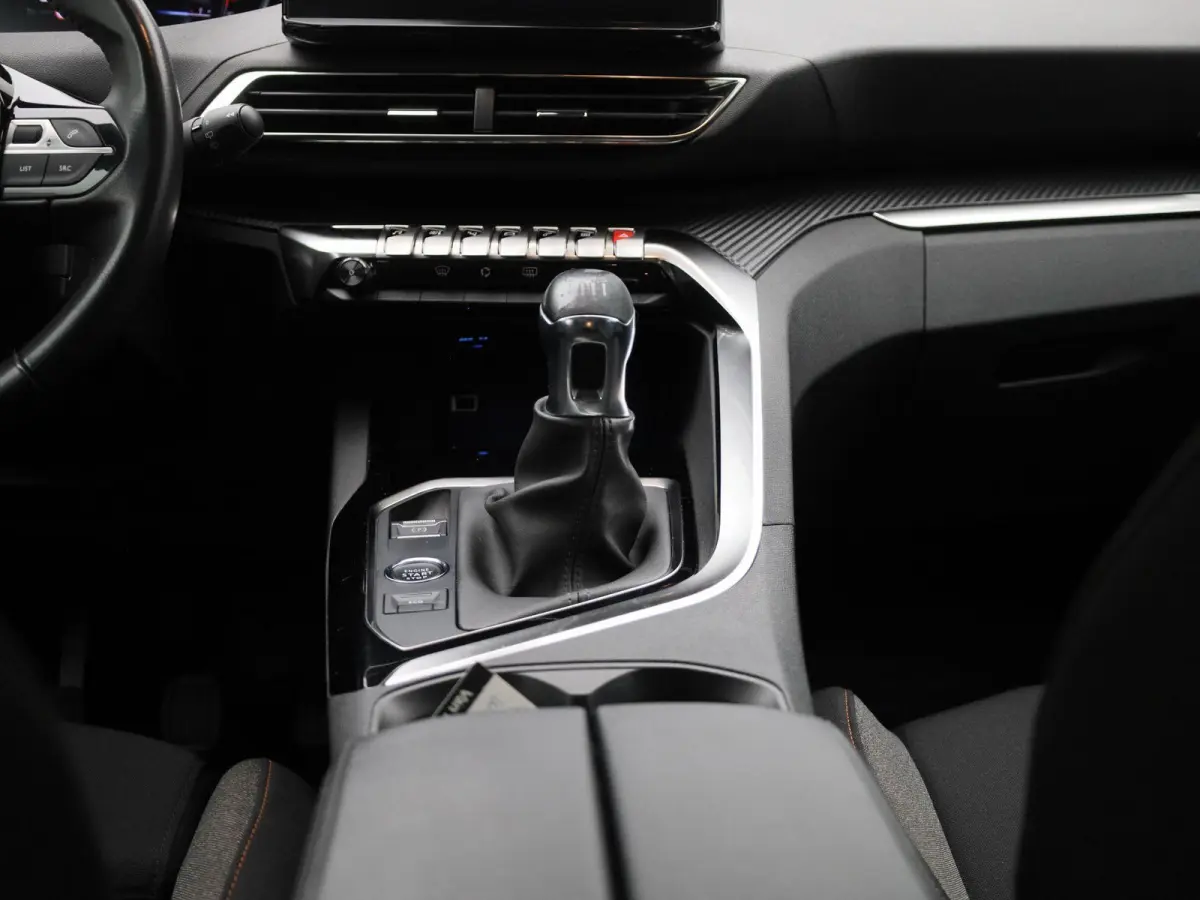 1.2 PureTech Active Pack Business | Navigatie | Trekhaak | Virtual cockpit | Climate control | Cruise control | Bluetooth | Apple carplay / Android auto | Camera