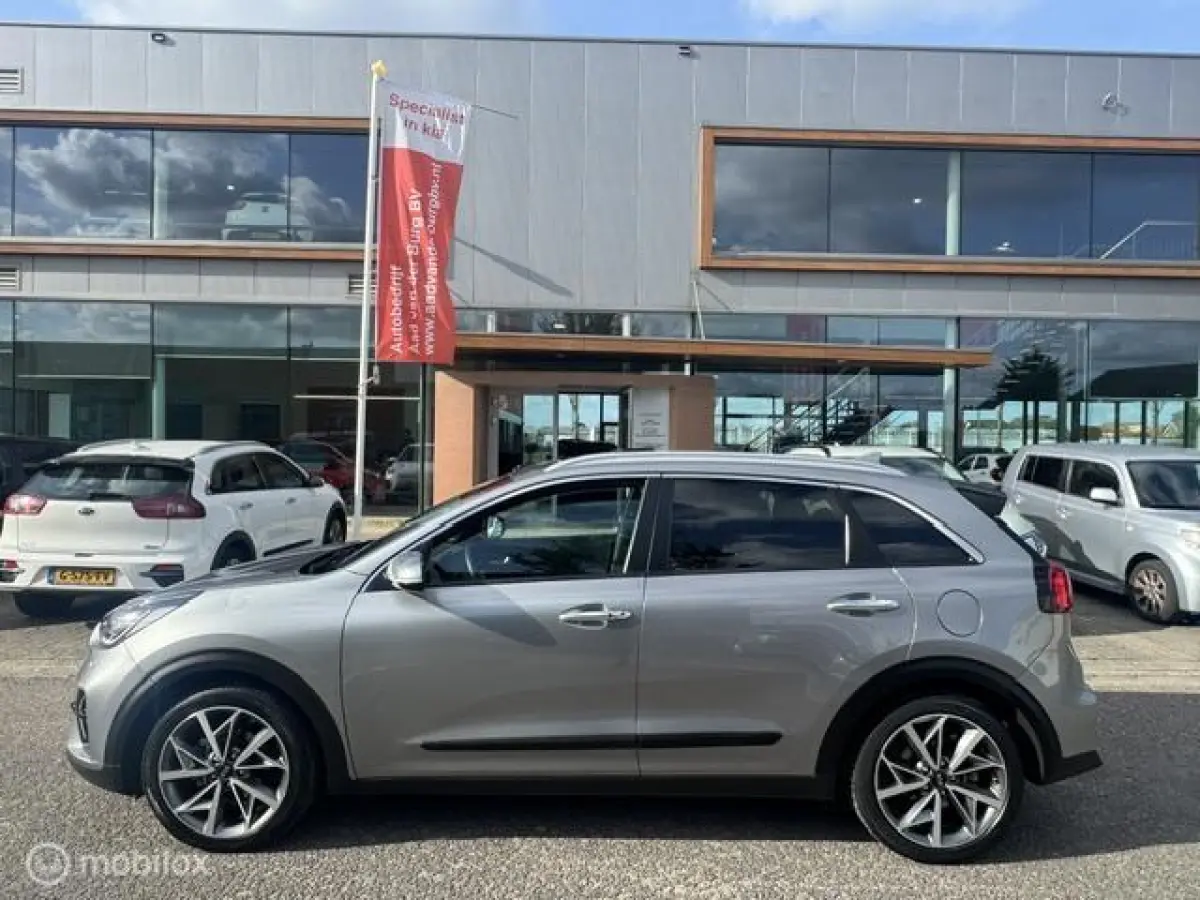 1.6 GDi Hybrid ExecutiveLine Schuif- kantel Dak , Stoel verwarming & verkoeling , stuur verwarmd, Parkeerhulp voor & achter , Navigatie , Camera , dodehoek detectie