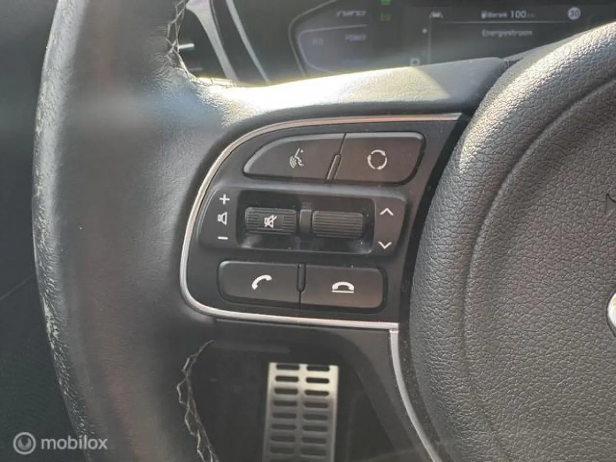 1.6 GDi Hybrid ExecutiveLine Schuif- kantel Dak , Stoel verwarming & verkoeling , stuur verwarmd, Parkeerhulp voor & achter , Navigatie , Camera , dodehoek detectie
