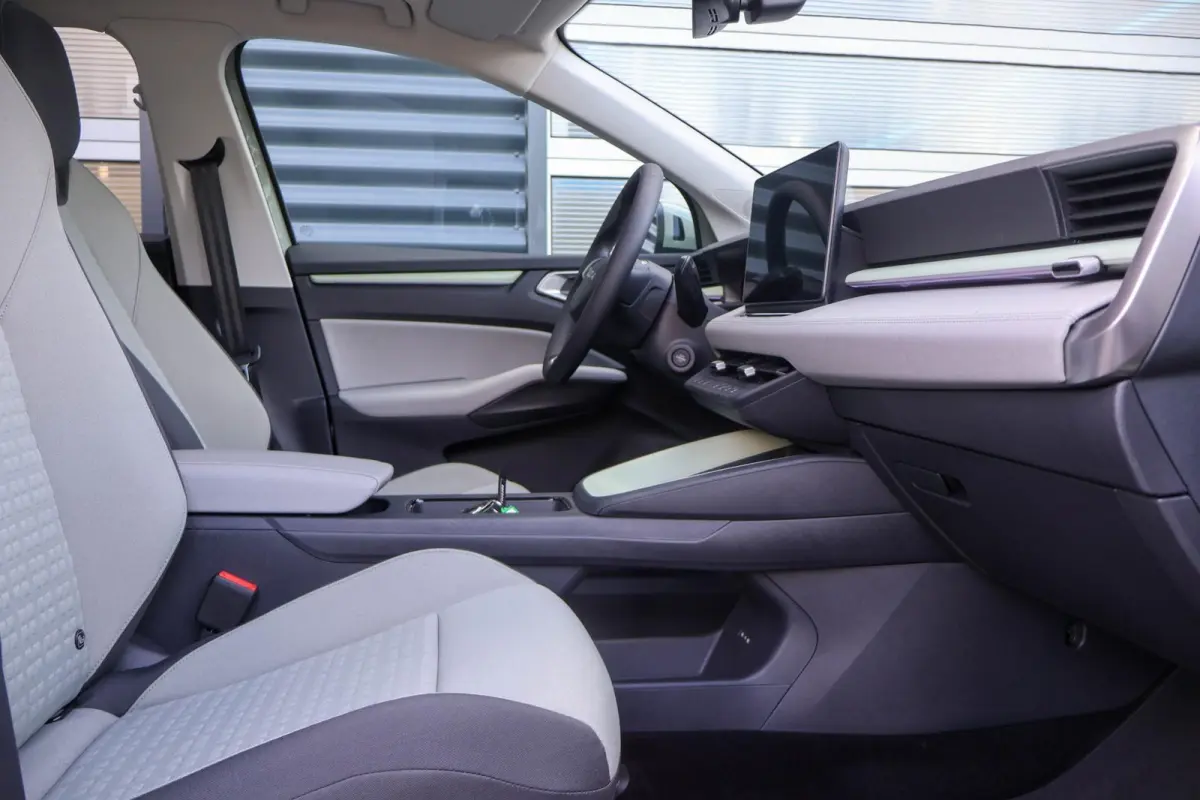 211pk Business Launch Edition 56 kWh | 19" Velgen | Trekhaak Afneembaar