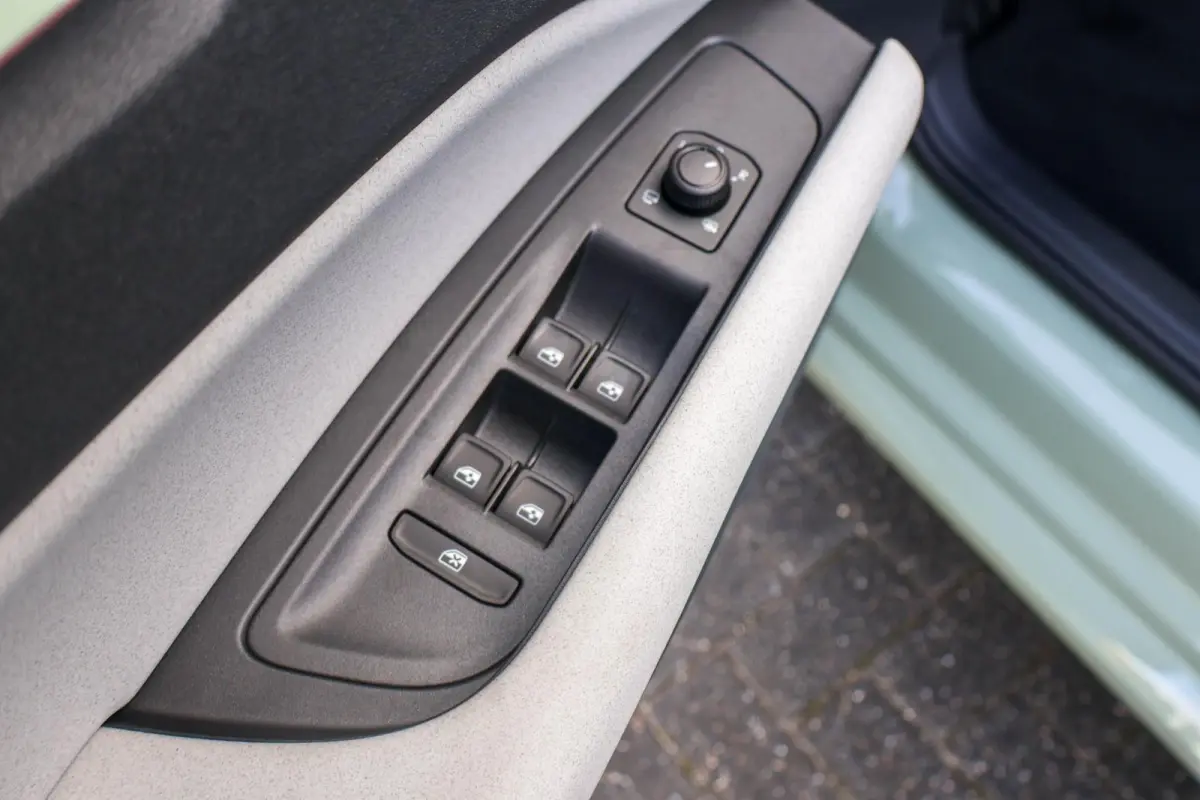 211pk Business Launch Edition 56 kWh | 19" Velgen | Trekhaak Afneembaar