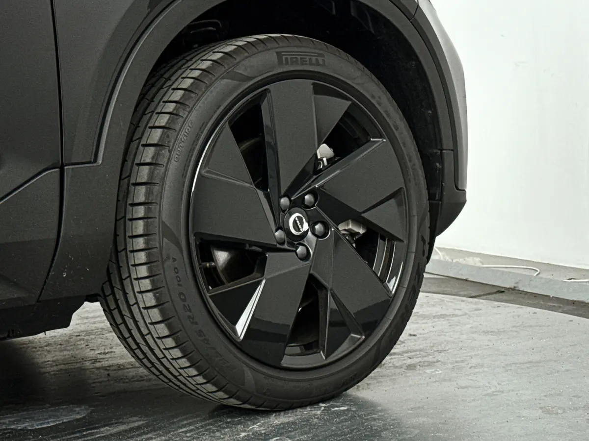 Single Motor Extended Range Plus Black Ed. 82 kWh | Panoramadak | Parkeercamera | Stoel- en stuurverwarming | Trekhaak