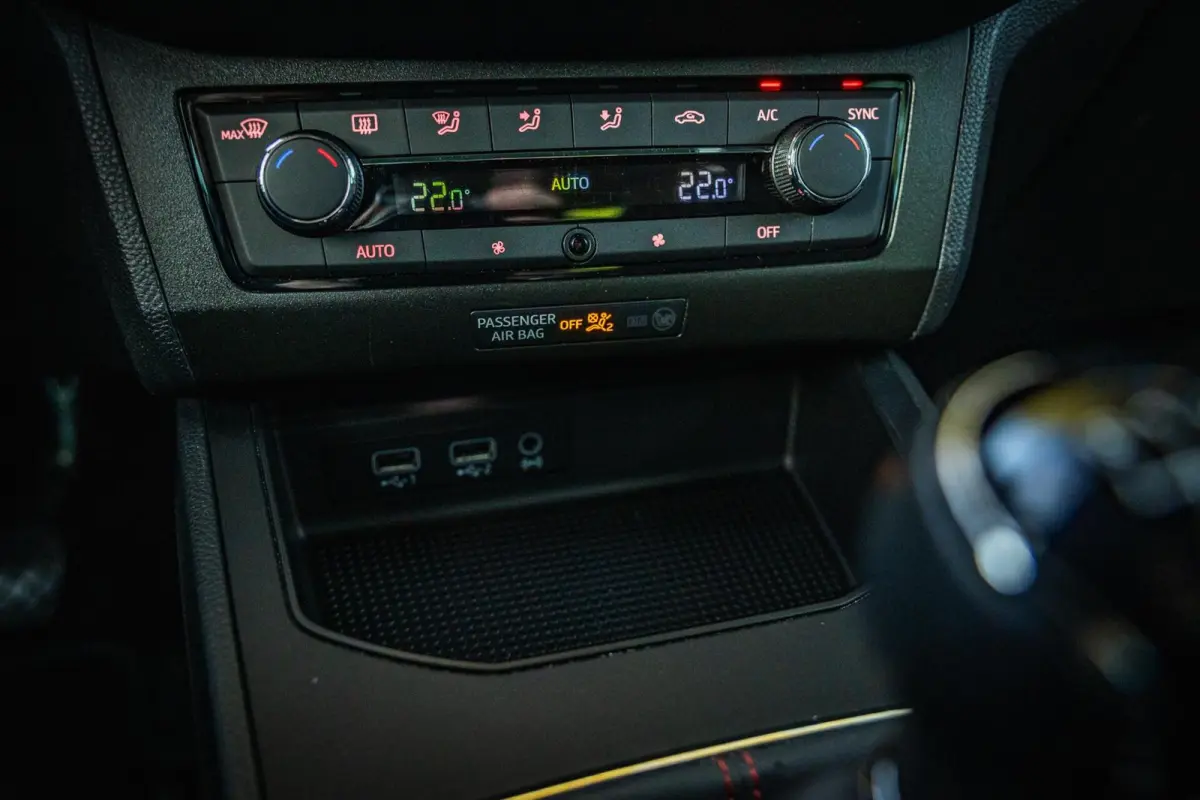 1.0 TSI FR |Sfeerverlichting | Carplay | 116pk