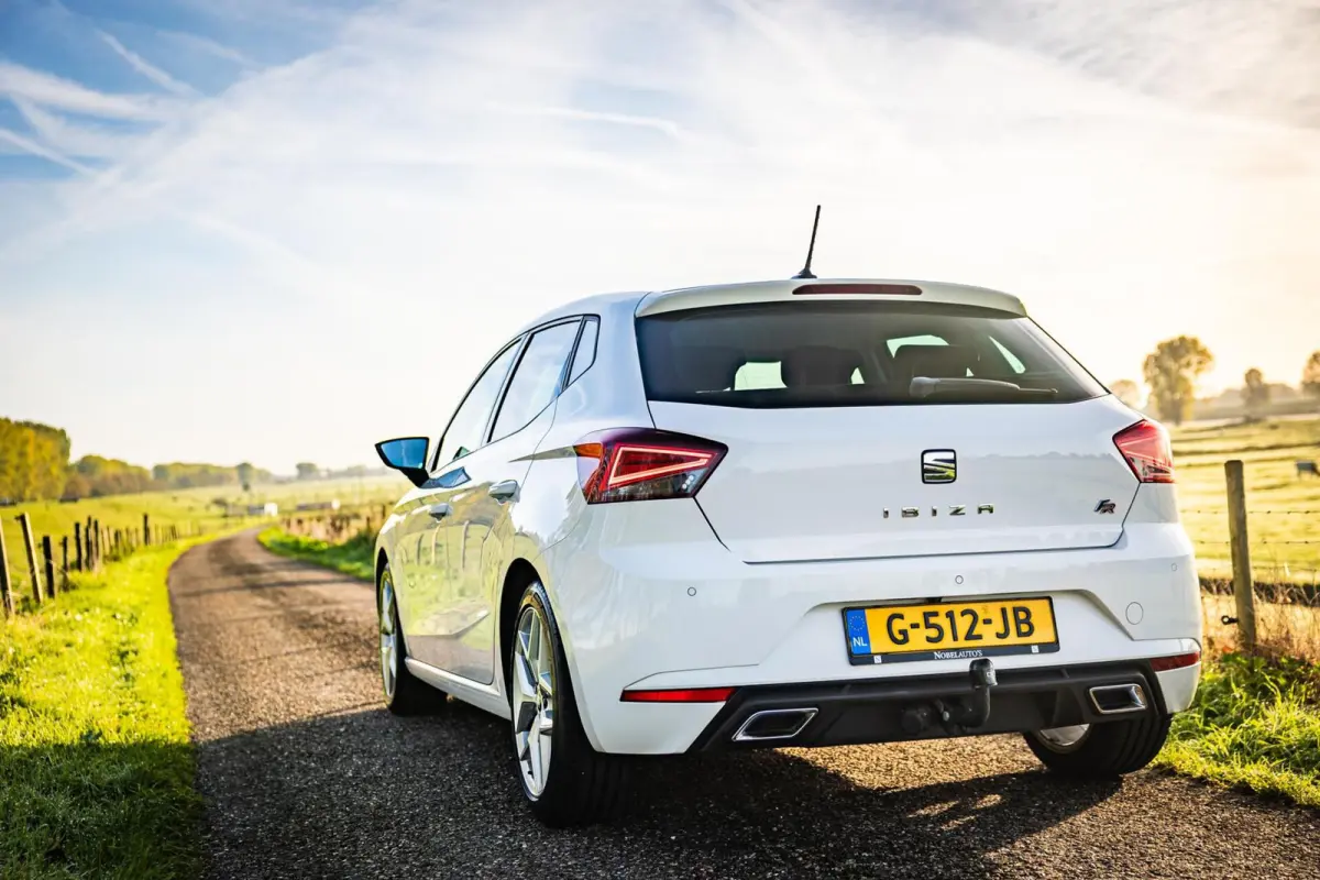 1.0 TSI FR |Sfeerverlichting | Carplay | 116pk