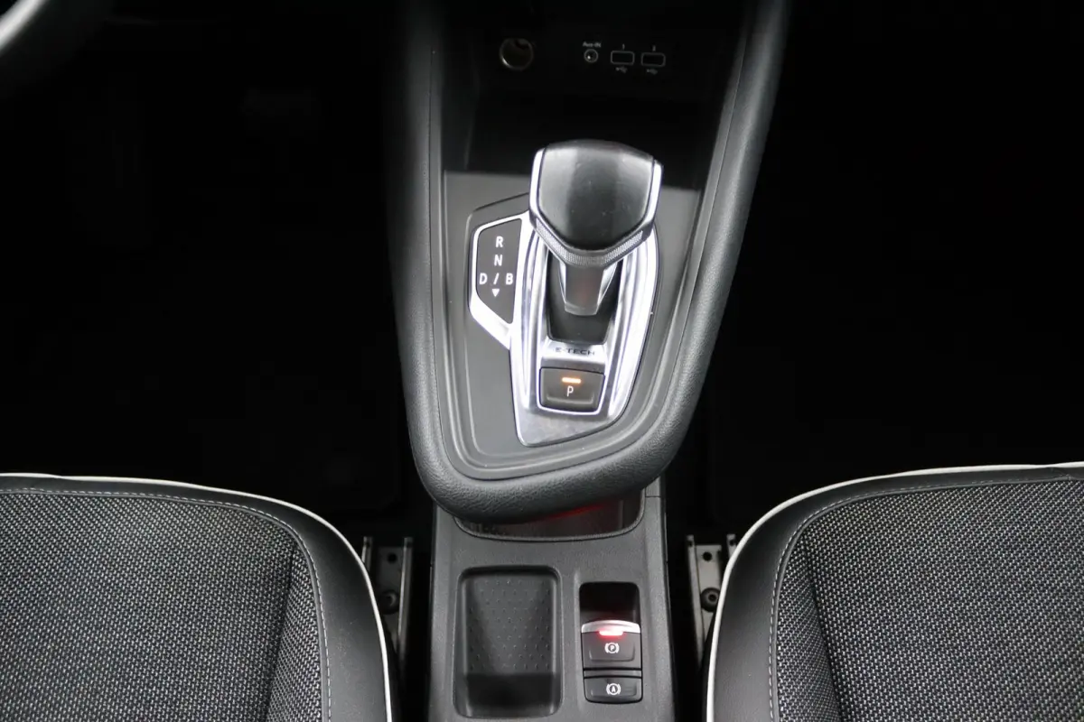1.6 E-Tech full hybrid*CAM*ECC*CRUISE*NAVI*LED*