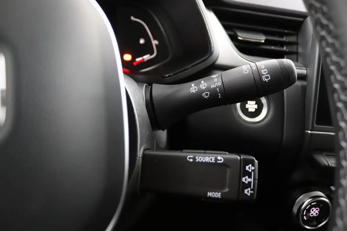 1.6 E-Tech full hybrid*CAM*ECC*CRUISE*NAVI*LED*
