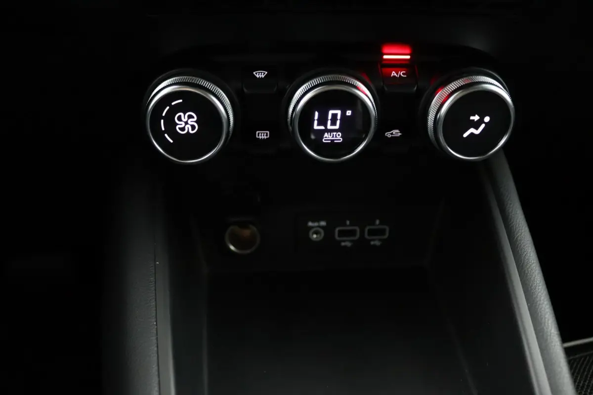 1.6 E-Tech full hybrid*CAM*ECC*CRUISE*NAVI*LED*