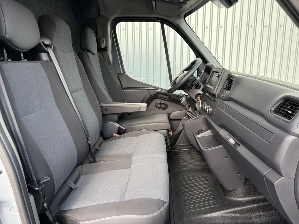 T35 2.3 dCi 180 L3H2*NAVI*HAAK*CAM*A/C*CRUISE*TEL*