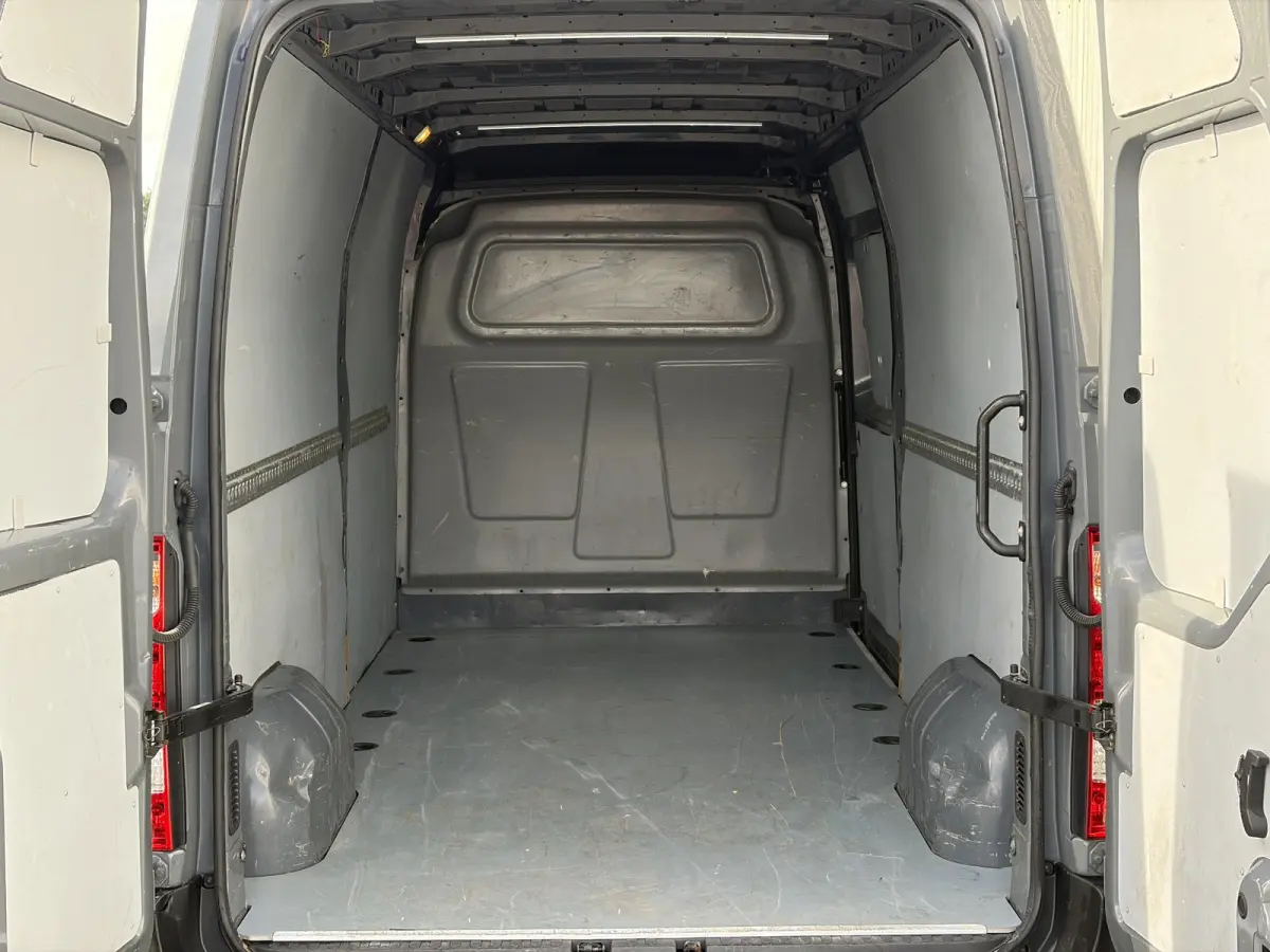 T35 2.3 dCi 180 L3H2*NAVI*HAAK*CAM*A/C*CRUISE*TEL*