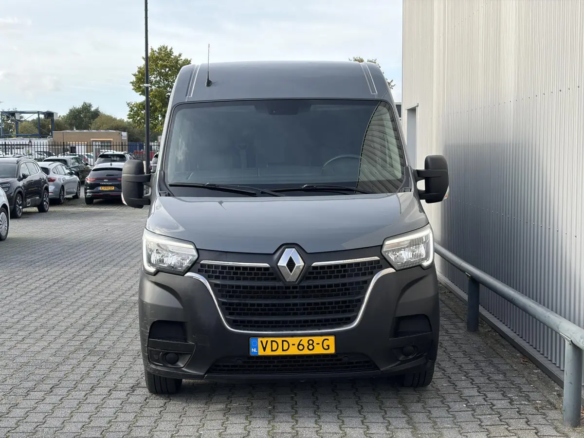 T35 2.3 dCi 180 L3H2*NAVI*HAAK*CAM*A/C*CRUISE*TEL*