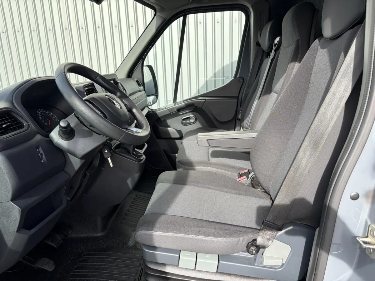 T35 2.3 dCi 180 L3H2*NAVI*HAAK*CAM*A/C*CRUISE*TEL*