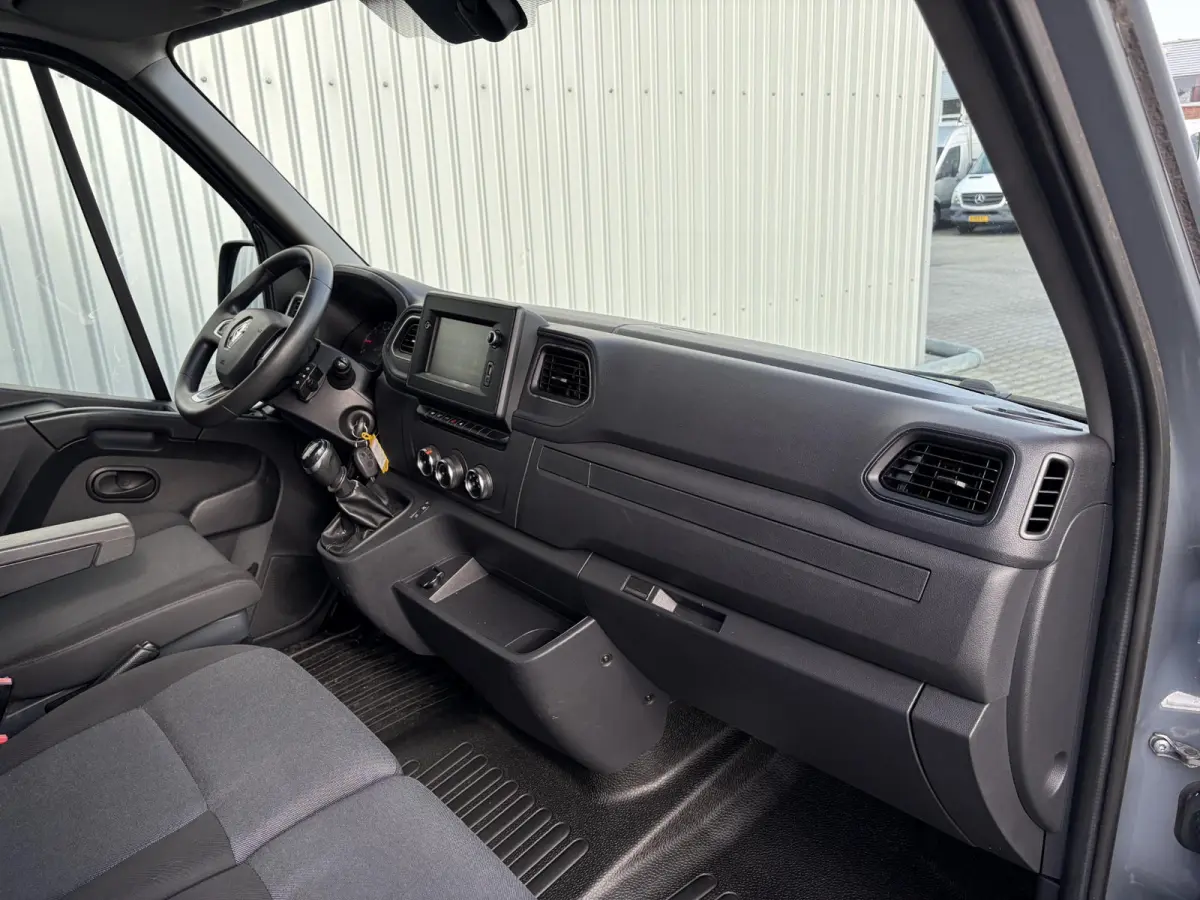 T35 2.3 dCi 180 L3H2*NAVI*HAAK*CAM*A/C*CRUISE*TEL*