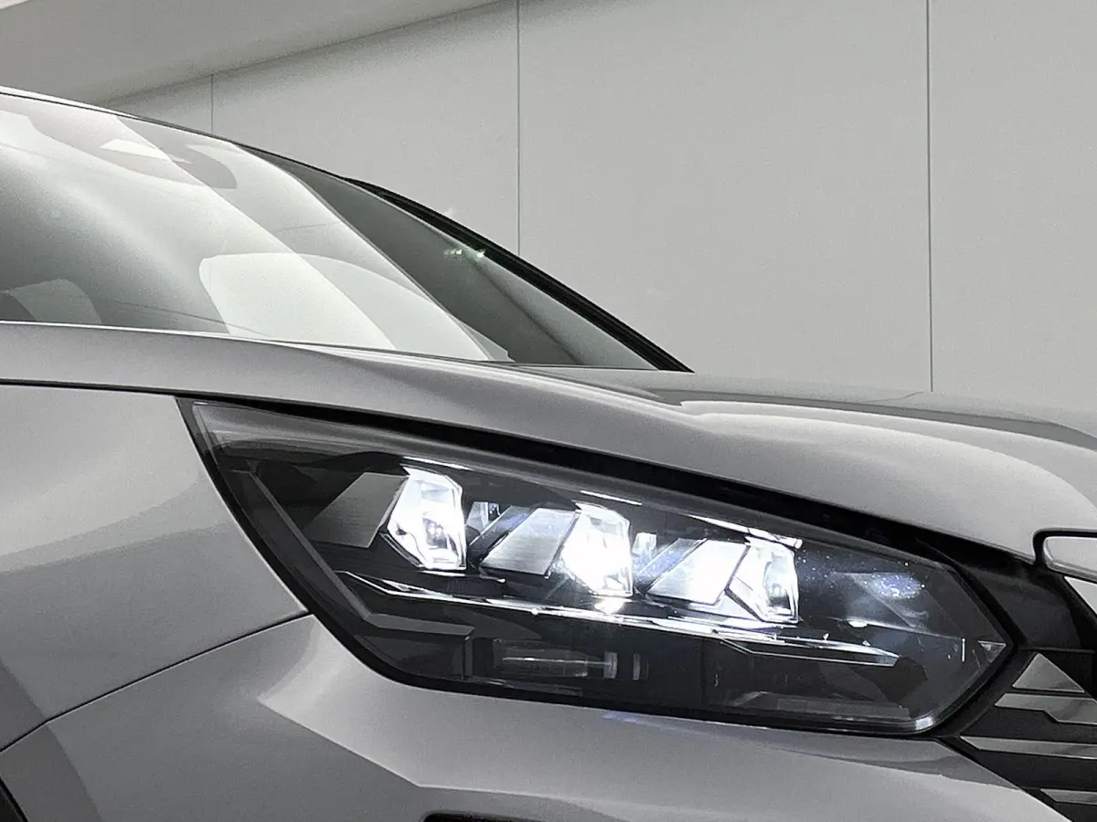 1.2 Hybrid 145 GT | Elektrische Bestuurderstoel | Verwarmbare Voorstoelen | Navigatie | Dode Hoek Bewaking | Camera Voor + Achter | Adaptieve Cruise Control |