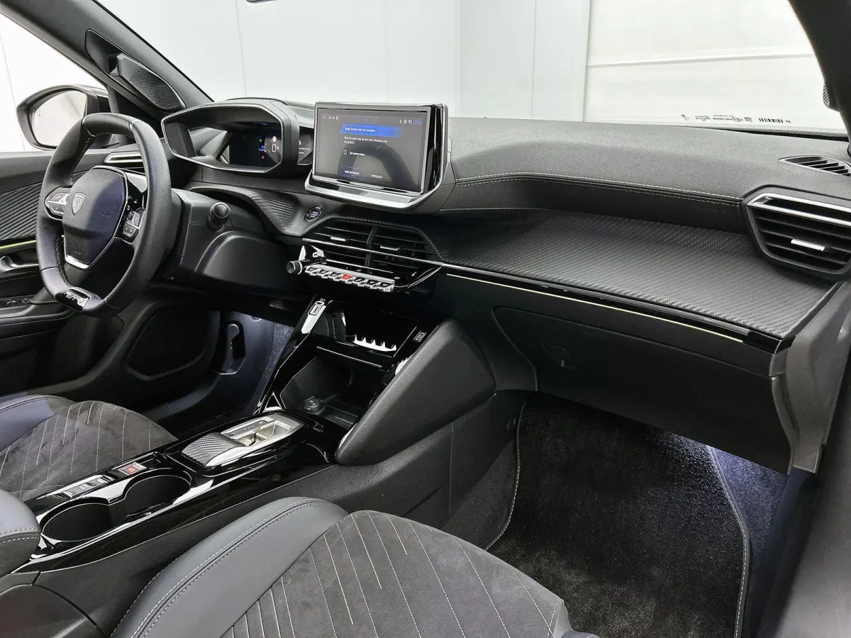 1.2 Hybrid 145 GT | Elektrische Bestuurderstoel | Verwarmbare Voorstoelen | Navigatie | Dode Hoek Bewaking | Camera Voor + Achter | Adaptieve Cruise Control |
