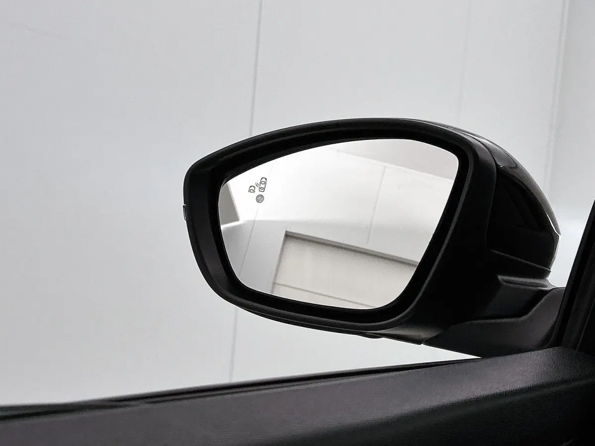 1.2 Hybrid 145 GT | Elektrische Bestuurderstoel | Verwarmbare Voorstoelen | Navigatie | Dode Hoek Bewaking | Camera Voor + Achter | Adaptieve Cruise Control |