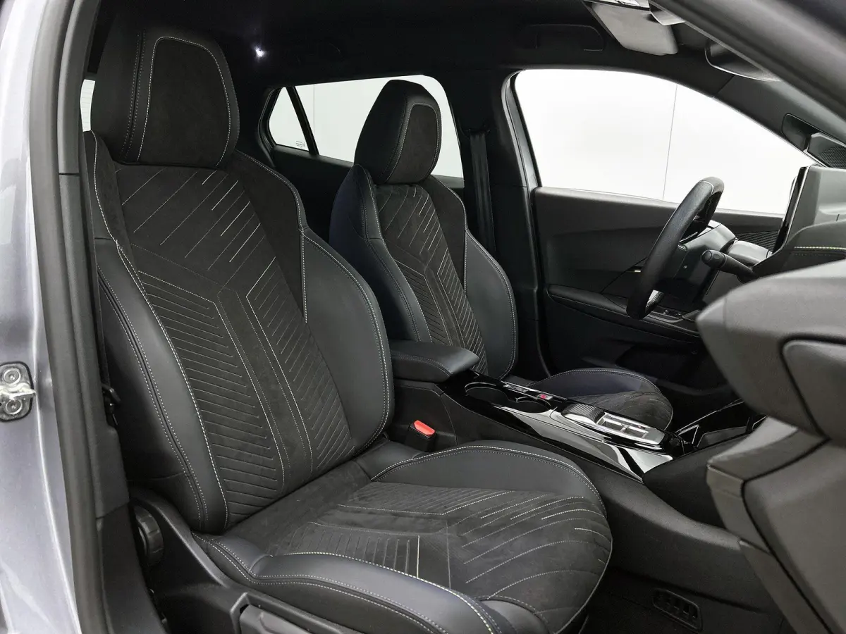 1.2 Hybrid 145 GT | Elektrische Bestuurderstoel | Verwarmbare Voorstoelen | Navigatie | Dode Hoek Bewaking | Camera Voor + Achter | Adaptieve Cruise Control |