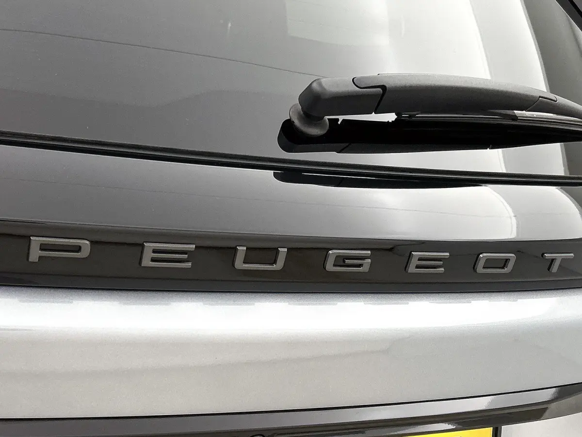 1.2 Hybrid 145 GT | Elektrische Bestuurderstoel | Verwarmbare Voorstoelen | Navigatie | Dode Hoek Bewaking | Camera Voor + Achter | Adaptieve Cruise Control |