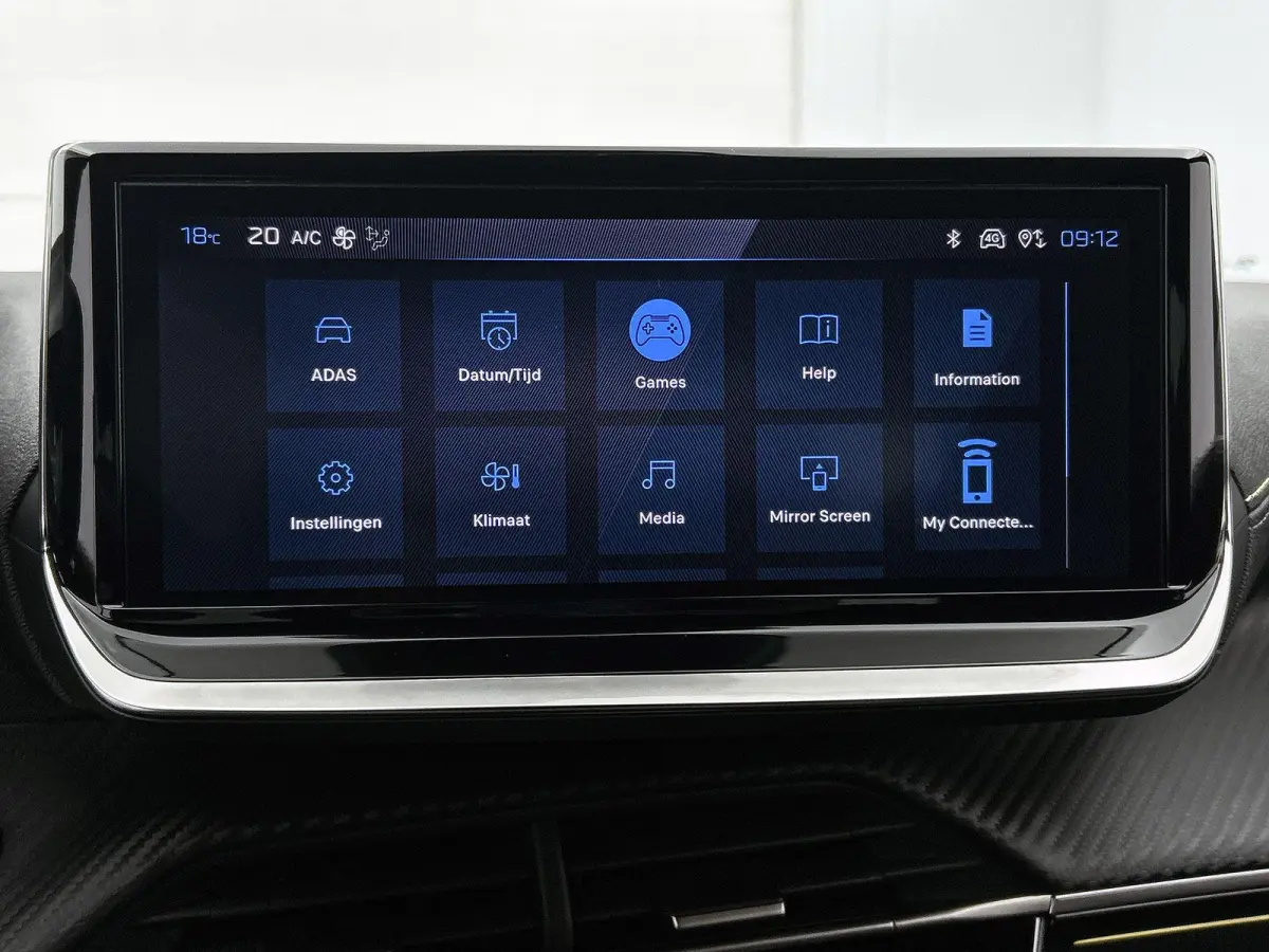 1.2 Hybrid 145 GT | Elektrische Bestuurderstoel | Verwarmbare Voorstoelen | Navigatie | Dode Hoek Bewaking | Camera Voor + Achter | Adaptieve Cruise Control |