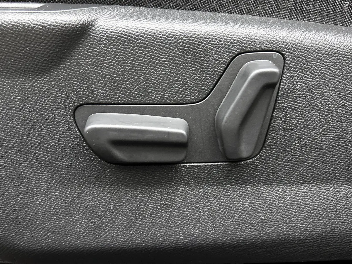 1.2 Hybrid 145 GT | Elektrische Bestuurderstoel | Verwarmbare Voorstoelen | Navigatie | Dode Hoek Bewaking | Camera Voor + Achter | Adaptieve Cruise Control |